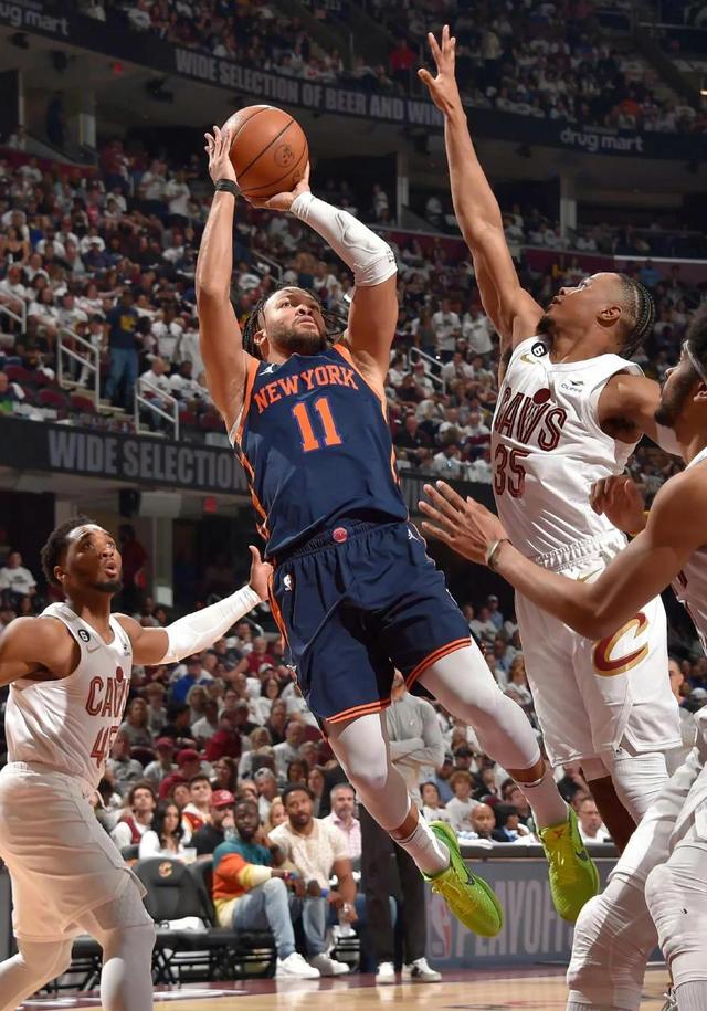 开云下载-加时末段NBA常规赛传出新动向，芝加哥公牛更衣室发声，管理层表态——赛场秩序良好，年轻球员得到机的简单介绍